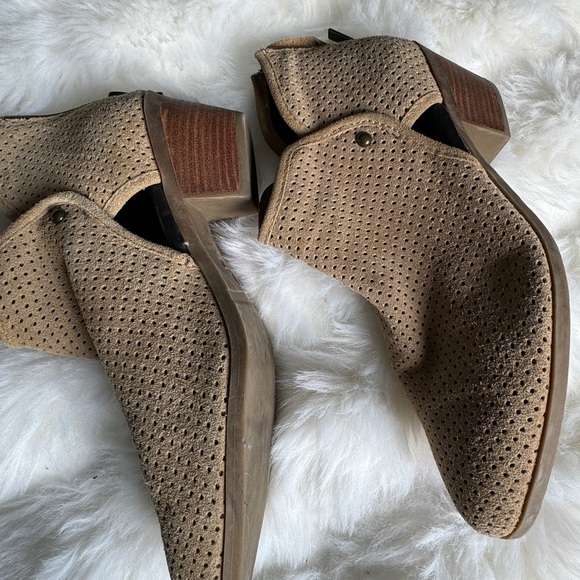 Adam Tucker by me too tan size 9 - Picture 7 of 8